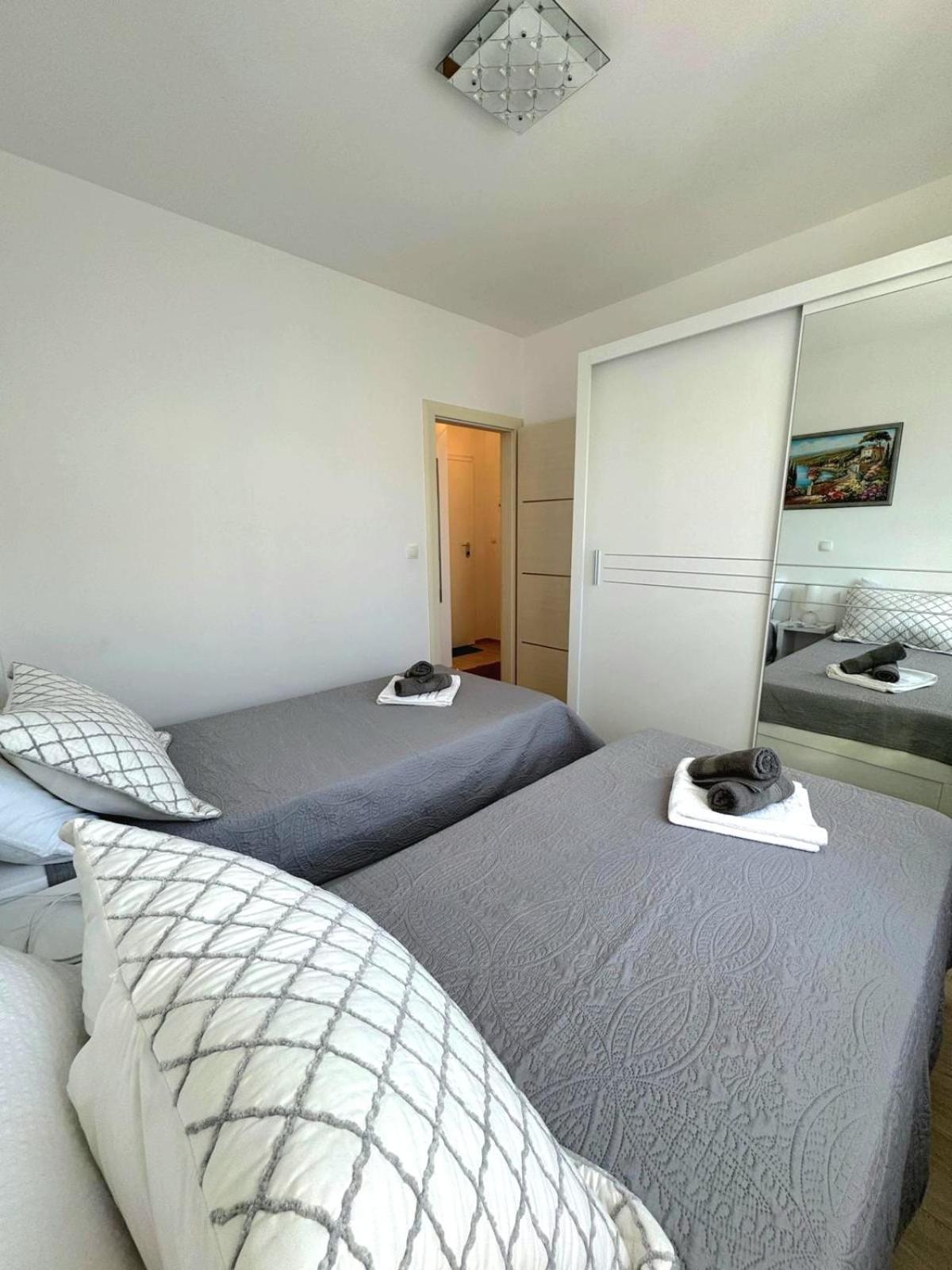 Apartment Misic Трогир Экстерьер фото